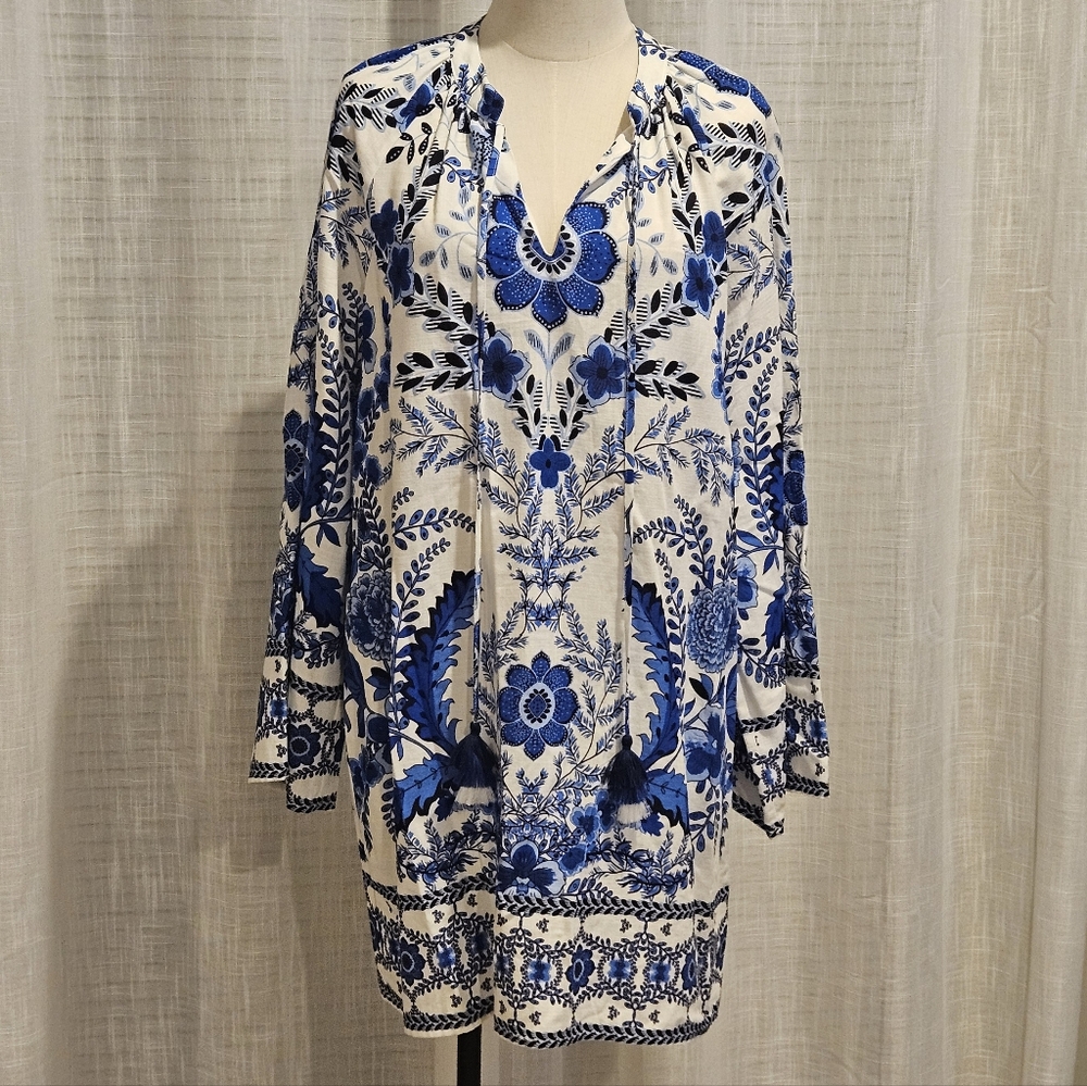 a loves a Blue/White Floral Long Sleeve Split Round Neck Woven Mini Dress: Small
